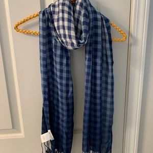 New super soft scarf; tag still on; 100% viscose